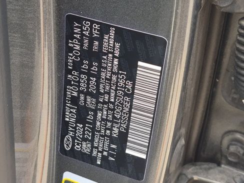 Used 2025 Hyundai Elantra SE FWD image 23