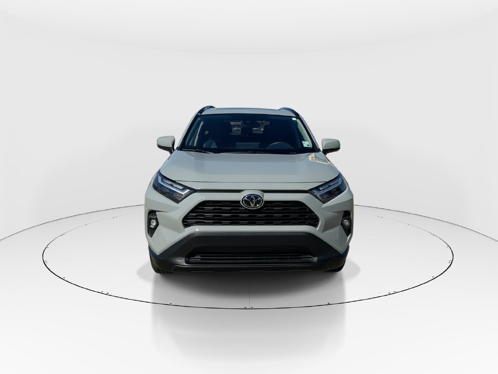 Used 2023 Toyota RAV4 XLE Premium FWD image 3