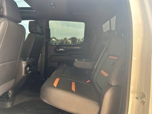 Used 2025 GMC Sierra 1500 AT4 w/ AT4 Premium Package AWD/4WD image 9