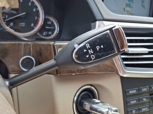 Used 2010 Mercedes-Benz E 350 4MATIC Sedan image 15