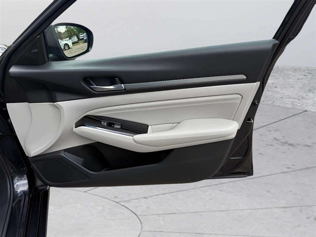 Used 2021 Nissan Altima 2.5 SV FWD image 17