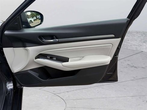 Used 2021 Nissan Altima 2.5 SV FWD image 17