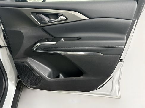 Used 2025 Chevrolet Traverse LT FWD image 35