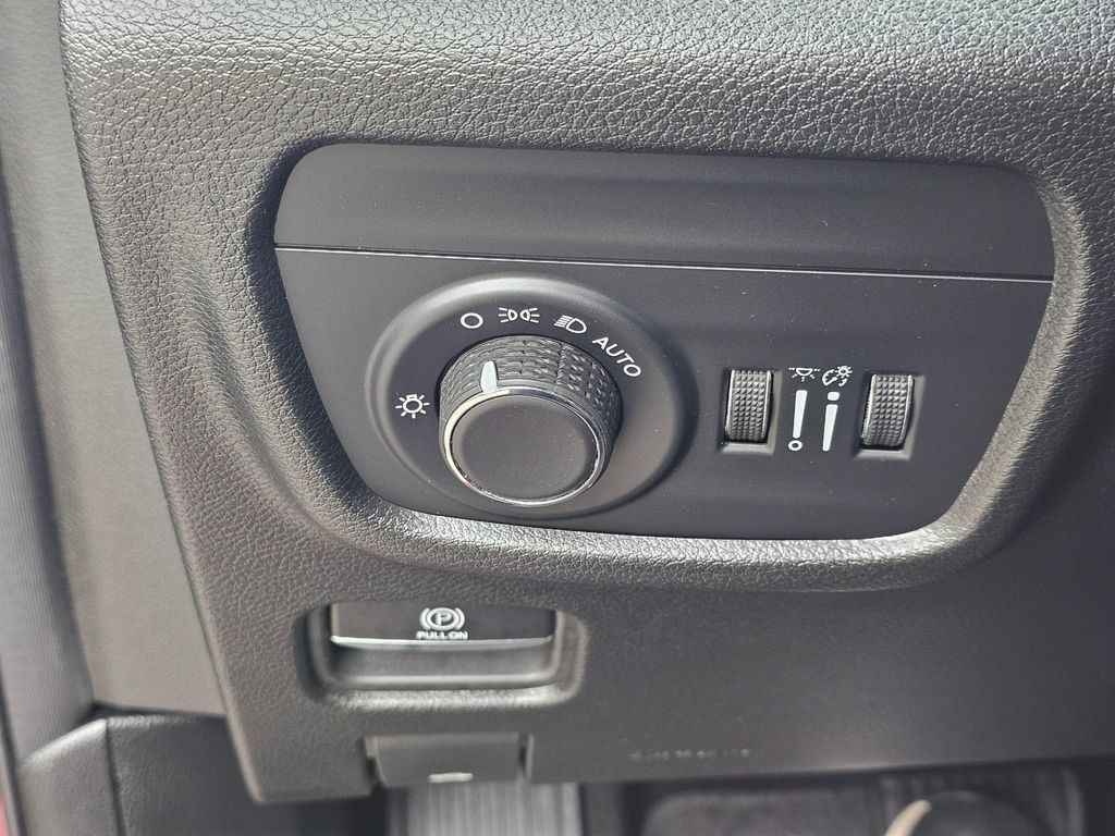 Used 2023 Jeep Grand Cherokee L Laredo AWD/4WD image 32