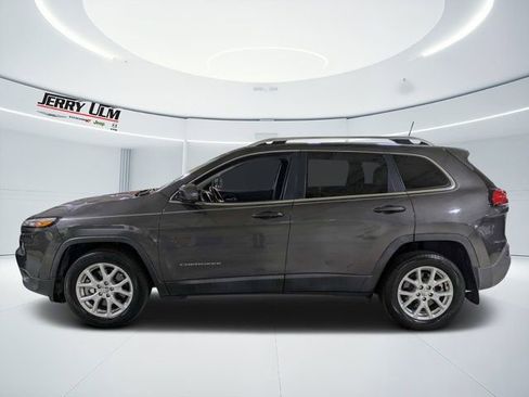 Used 2018 Jeep Cherokee Latitude Plus w/ Comfort/Convenience Group FWD image 6
