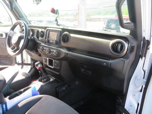 Used 2019 Jeep Wrangler Unlimited Sport image 21