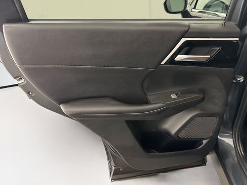 Used 2024 Mitsubishi Outlander SE image 27