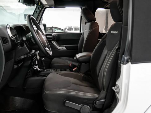 Used 2018 Jeep Wrangler Sahara w/ Connectivity Group AWD/4WD image 3