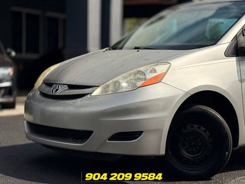 Used 2009 Toyota Sienna FWD image 2