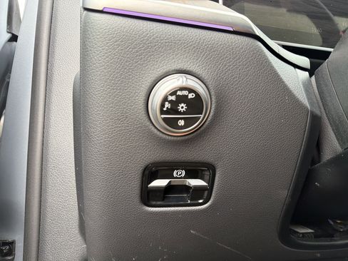 Used 2025 Mercedes-Benz GLC 300 4MATIC image 16