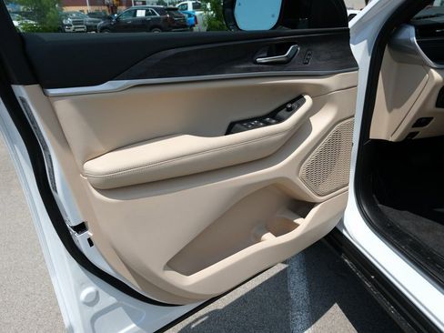 New 2025 Jeep Grand Cherokee Limited w/ Luxury Tech Group II AWD/4WD image 15