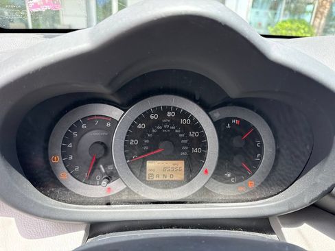 Used 2009 Toyota RAV4 Limited AWD/4WD image 8