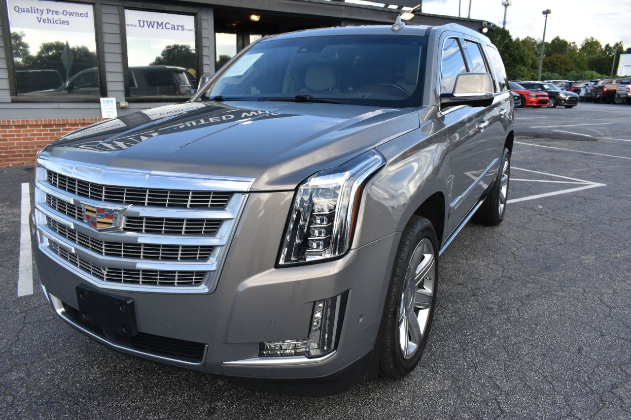Used 2017 Cadillac Escalade Premium Luxury AWD/4WD image 2