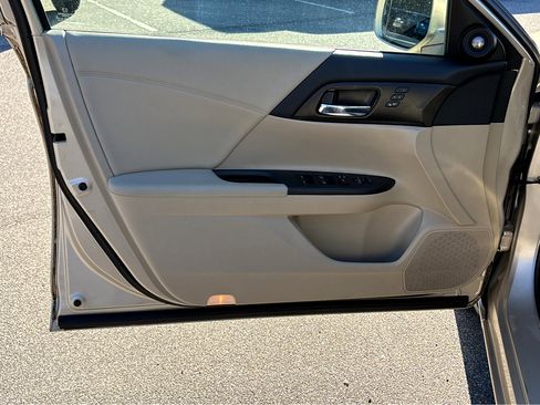 Used 2015 Honda Accord EX-L image 26