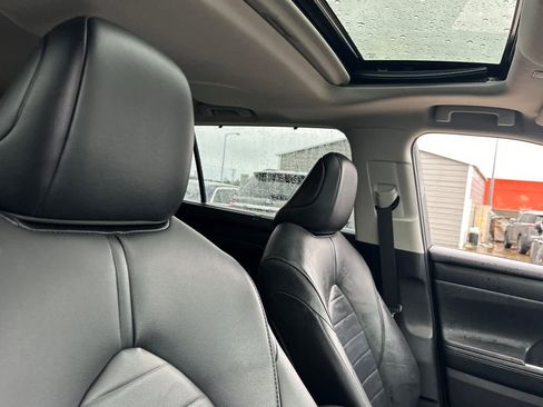 Used 2021 Toyota Highlander XLE image 19