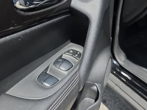 Used 2019 Nissan Rogue SV w/ Premium Package AWD/4WD image 19