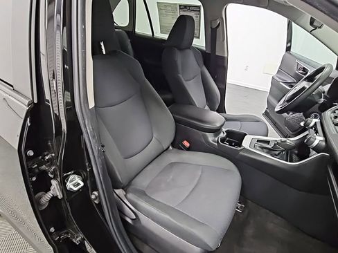 Used 2023 Toyota RAV4 LE image 33