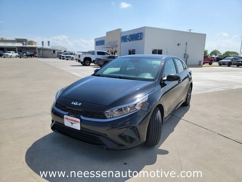 Used 2024 Kia Forte LXS image 3