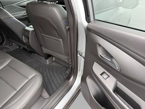 Used 2025 Buick Envista Sport Touring w/ Convenience I Package FWD image 11