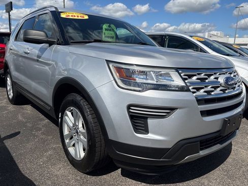 Used 2019 Ford Explorer XLT image 1