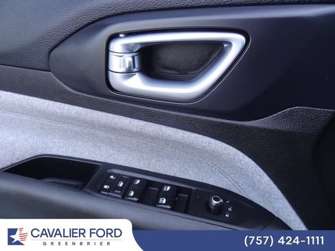 Used 2023 Jeep Compass Latitude w/ Sun and Sound Group AWD/4WD image 14
