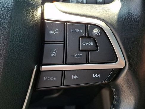 Used 2022 Toyota Highlander XSE AWD/4WD image 16