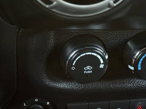 Used 2013 Jeep Wrangler Unlimited Sahara w/ Connectivity Group AWD/4WD image 26