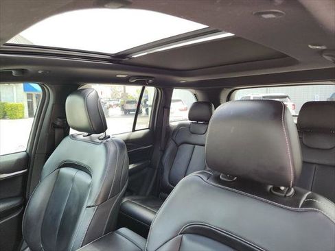 Certified 2025 Jeep Grand Cherokee Limited w/ Black Appearance Package image 21