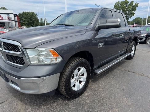 Used 2017 RAM 1500 ST w/ SXT Appearance Group AWD/4WD image 9