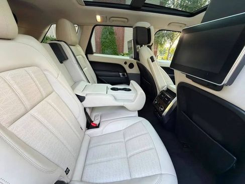 Used 2018 Land Rover Range Rover Sport HSE Dynamic AWD/4WD image 8