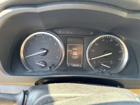 Used 2014 Toyota Highlander Limited w/ Driver Technology Package FWD image 34