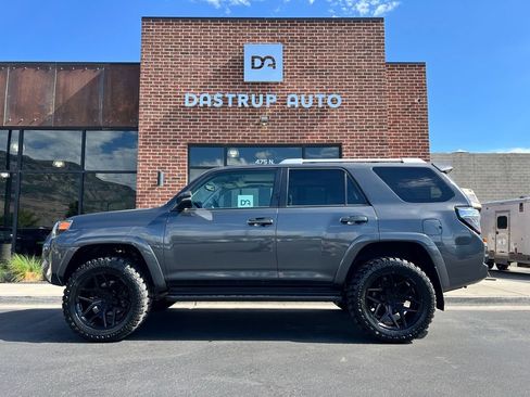 Used 2018 Toyota 4Runner SR5 Premium AWD/4WD image 3