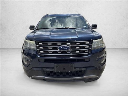 Used 2016 Ford Explorer XLT w/ Equipment Group 202A FWD image 8