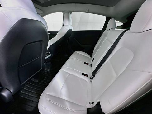 Used 2025 Tesla Model Y Long Range RWD image 27
