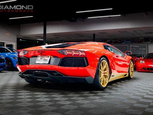 Used 2017 Lamborghini Aventador LP 700-4 image 2