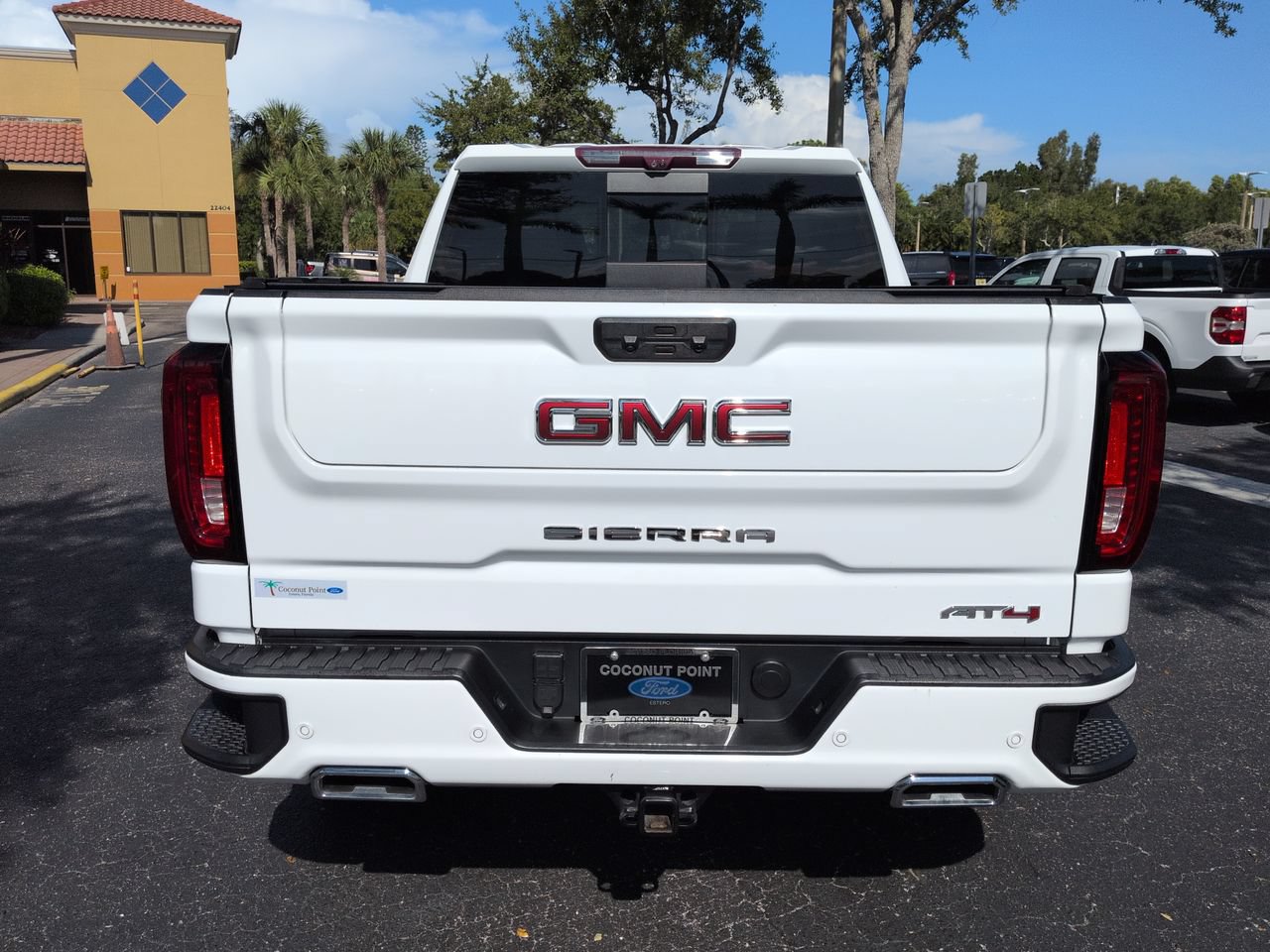 Used 2024 GMC Sierra 1500 AT4 w/ Technology Package AWD/4WD image 5