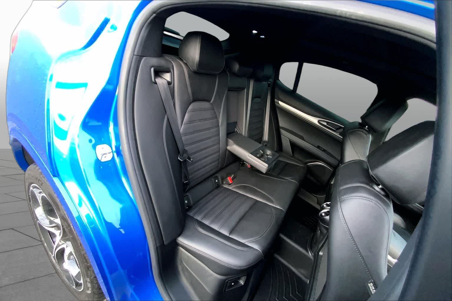 Used 2023 Alfa Romeo Stelvio Veloce AWD/4WD image 37