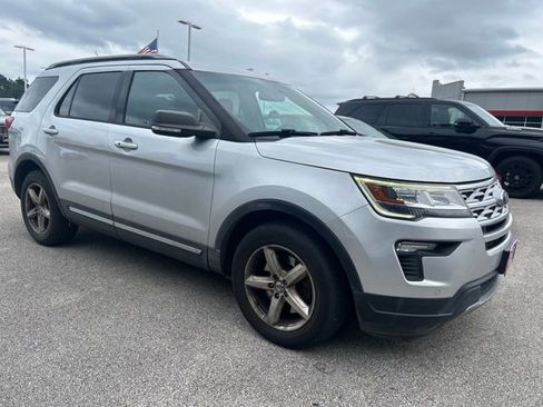 Used 2019 Ford Explorer XLT w/ Equipment Group 202A FWD image 2