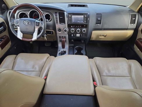 Used 2017 Toyota Sequoia Platinum image 18