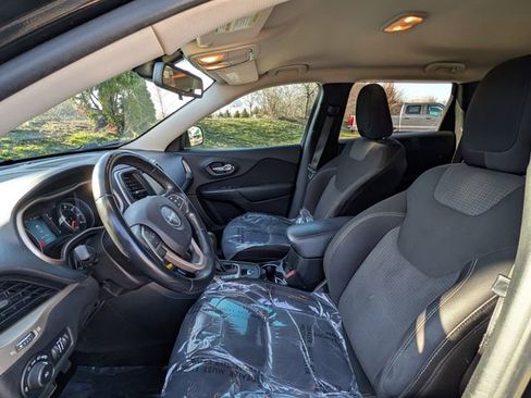 Used 2015 Jeep Cherokee Latitude FWD image 10