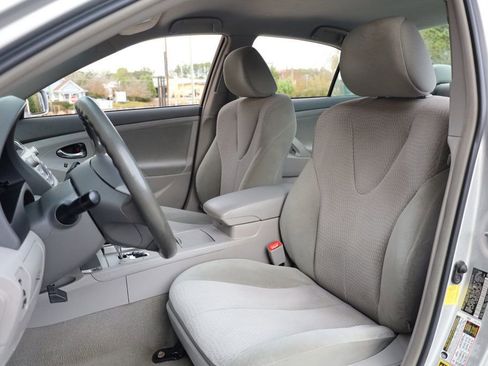 Used 2011 Toyota Camry LE image 14