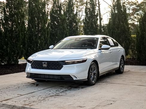 Certified 2024 Honda Accord EX image 5