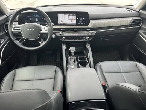 Used 2025 Kia Telluride EX w/ EX Captain's Chair Package FWD image 3