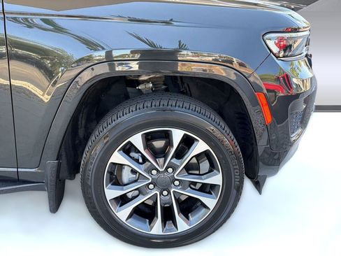 Used 2023 Jeep Grand Cherokee L Overland w/ Advanced Protech Group III AWD/4WD image 12