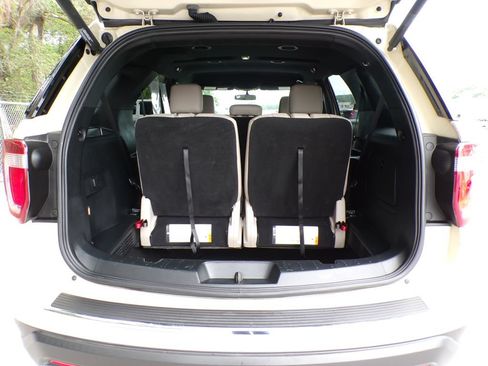Used 2018 Ford Explorer XLT w/ Equipment Group 202A FWD image 18