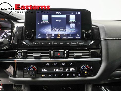Used 2023 Nissan Pathfinder SL AWD/4WD image 12