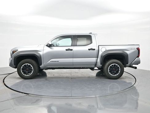 Used 2024 Toyota Tacoma TRD Off-Road image 8