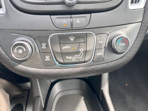 Used 2022 Chevrolet Malibu LS image 22