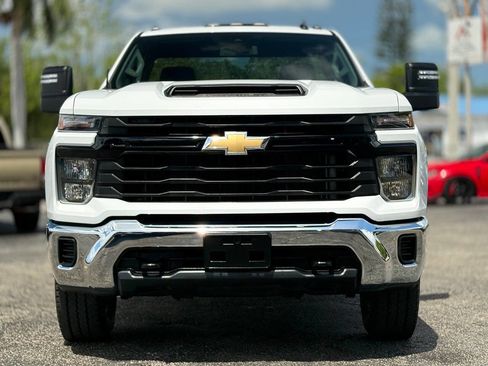 Used 2024 Chevrolet Silverado 2500 W/T w/ WT Convenience Package image 4