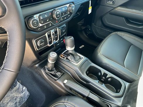 New 2026 Jeep Gladiator Sport image 25